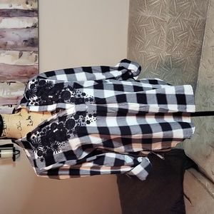 Sonoma Black White Lumber Jack Plaid V-neck Embroidered Roll Tab LS Pullover